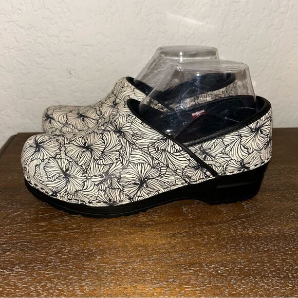 Sanita Floral Print Slip On Leather Chunky Clog Shoes - Picture 5 of 9